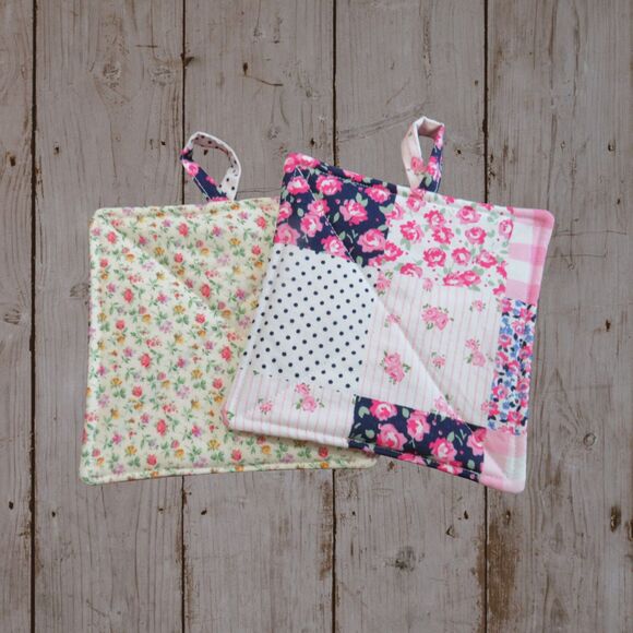 Handmade Potholder Set of 2 Reversible Pink Patchwork and Floral Quilted Hot Pad - Picture 1 of 6